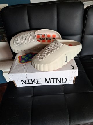 Nike Mind 001