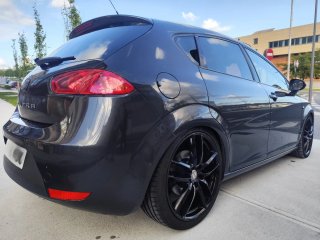 SEAT Leon Cupra R