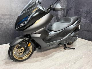 Zontes E 125 ABS Negra y Dorada