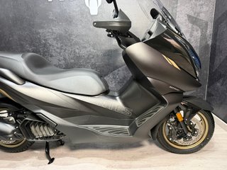 Zontes E 125 ABS Negra y Dorada