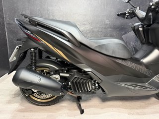Zontes E 125 ABS Negra y Dorada