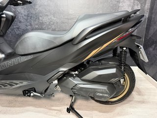 Zontes E 125 ABS Negra y Dorada