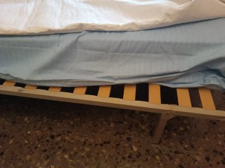 Conjunto de 2 camas de madera y tela