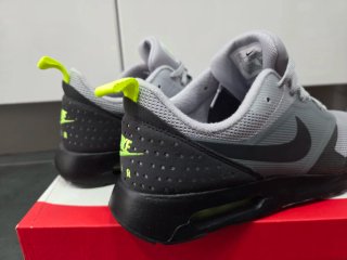 Zapatillas Nike Air Max Tavas Gris/Negro talla 43