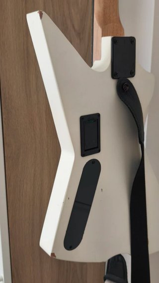 Guitarra Eléctrica Explorer Harley Benton DIY Mod