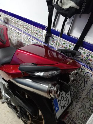 Moto Deportiva Roja y Negra