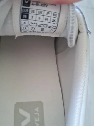 Zapatillas Veja Volley Blancas y Beige