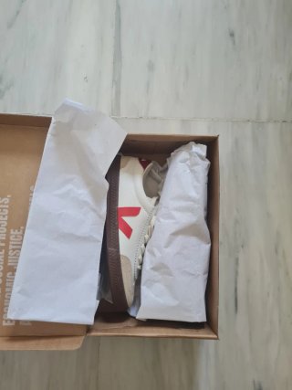 Zapatillas Veja Volley Blancas y Beige