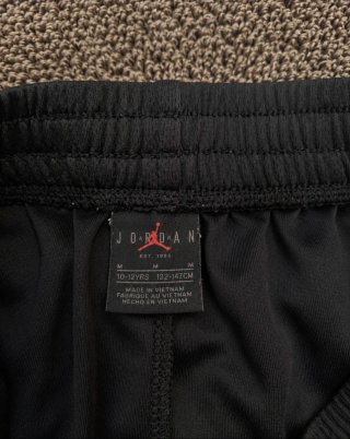 Pantalón corto Jordan negro talla 10-12 años