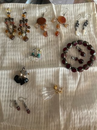 8 pares pendientes y pulsera bisutería