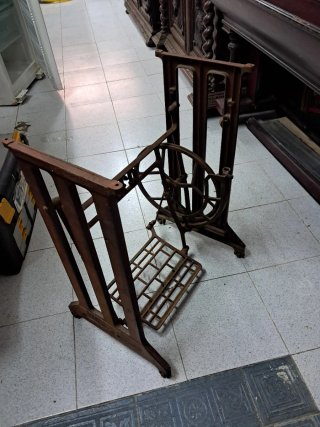 Patas de máquina de coser antiguas