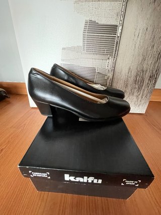 Zapatos de piel Kalfu negros
