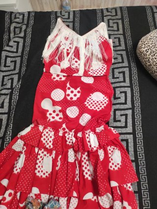 Conjunto de falda y corpiño flamenco.