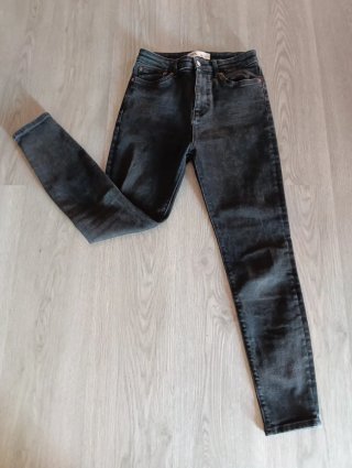 Pantalón vaquero pitillo elástico Zara mujer