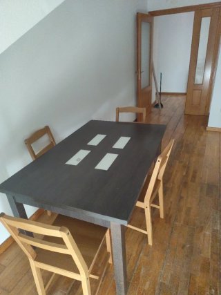 Mesa se abre más  65€ y 4 Sillas Ikea 50€ todo 95€