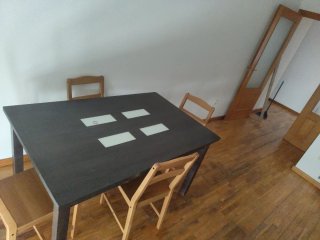 Mesa se abre más  65€ y 4 Sillas Ikea 50€ todo 95€