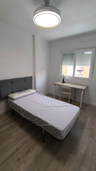Habitación en alquiler para chicas estudiantes