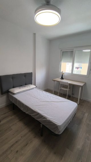 Habitación en alquiler para chicas estudiantes