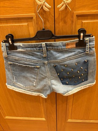 Vaqueros Zara con Tachuelas