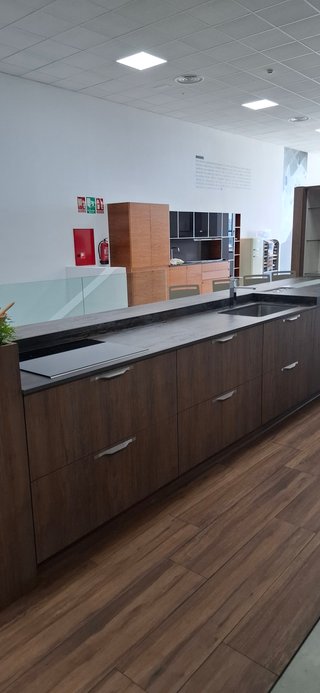 Liquidación exposición cocina laminado roble.