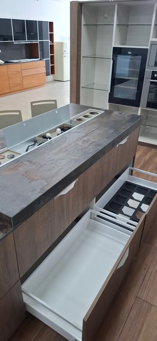 Liquidación exposición cocina laminado roble.
