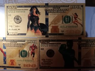 Billetes de Superhéroes Dorados