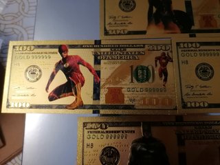 Billetes de Superhéroes Dorados