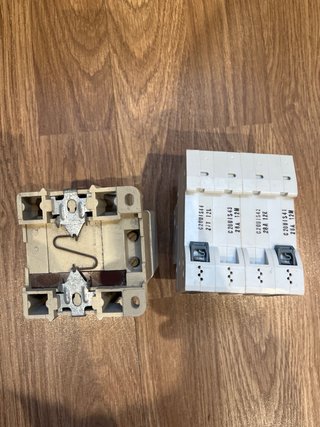 Lote Electricidad Siemens: Magnetotérmico 4P C20 +