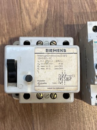 Lote Electricidad Siemens: Magnetotérmico 4P C20 +