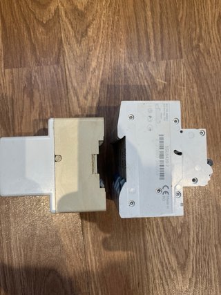 Lote Electricidad Siemens: Magnetotérmico 4P C20 +