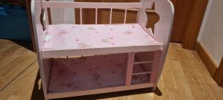 Cuna para muñecos blanca y rosa