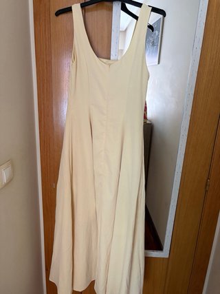 Vestido amarillo mantequilla