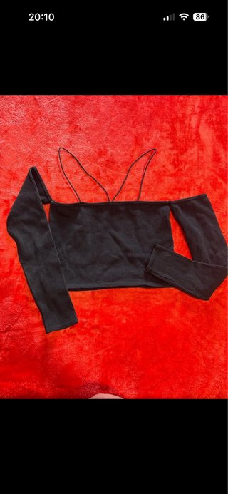 Crop top con mangas