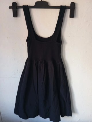 Vestido negro corto