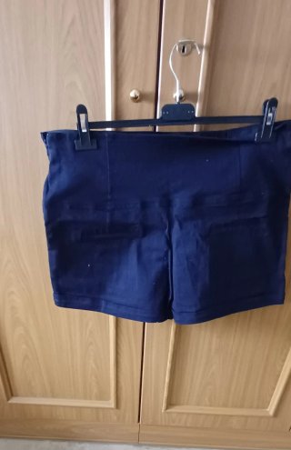 Shorts azules con botones