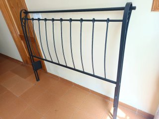 Cabecero de cama de metal negro