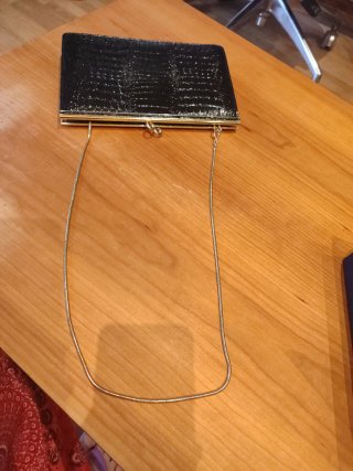 Cartera de ceremonia negra con brillo