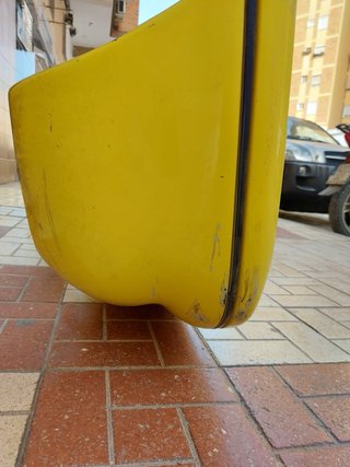 Paragolpes Trasero Ford Escort Amarillo año 1992