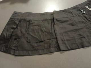 Falda pantalón negra con botones