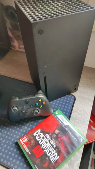 Xbox Series X + Call of Duty Modern Warfare III