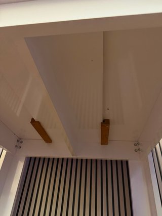 Mesa de comedor de madera blanca