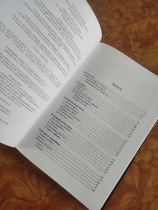 Vidas, Secretos y Costumbres Del Mundo Encantad...