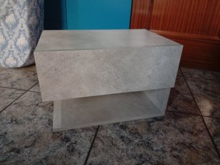 Cabecero gris con mesita flotante