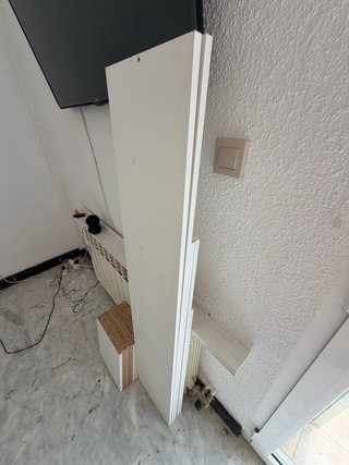 Estantería moderna blanca y roble
