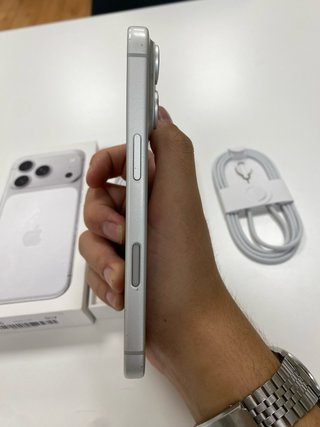 iPhone 17 Pro Apple
