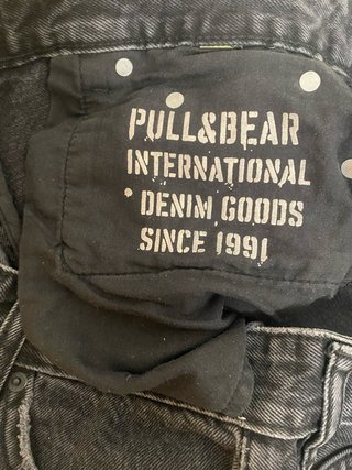 Pantalón corto vaquero negro roto