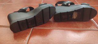 Sandalias plataforma DKNY negras