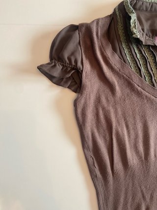 Camisa marrón vintage con detalles verde oliva