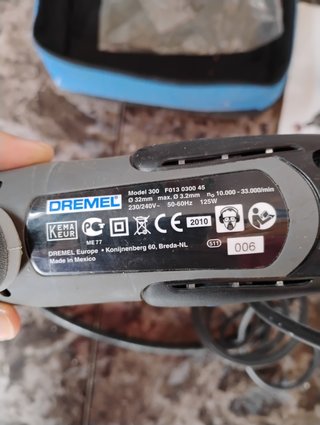 Herramienta Dremel 300 con accesorios
