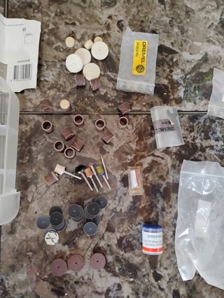 Herramienta Dremel 300 con accesorios